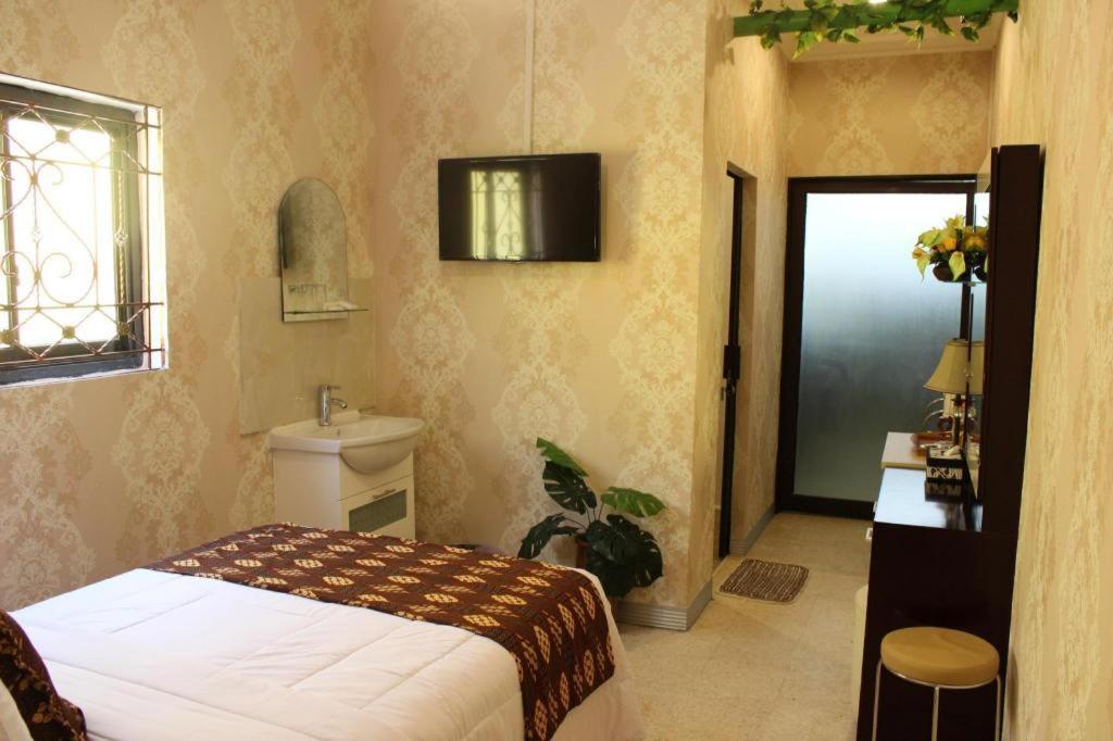 Rene Hotel Yogyakarta Bagian luar foto