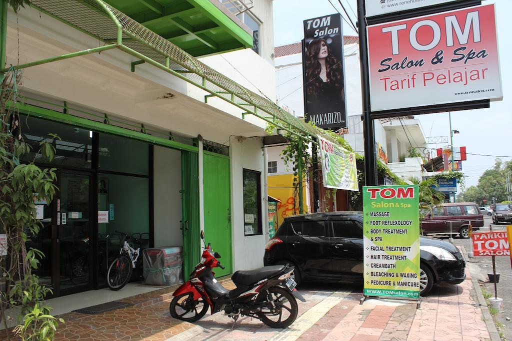 Rene Hotel Yogyakarta Bagian luar foto