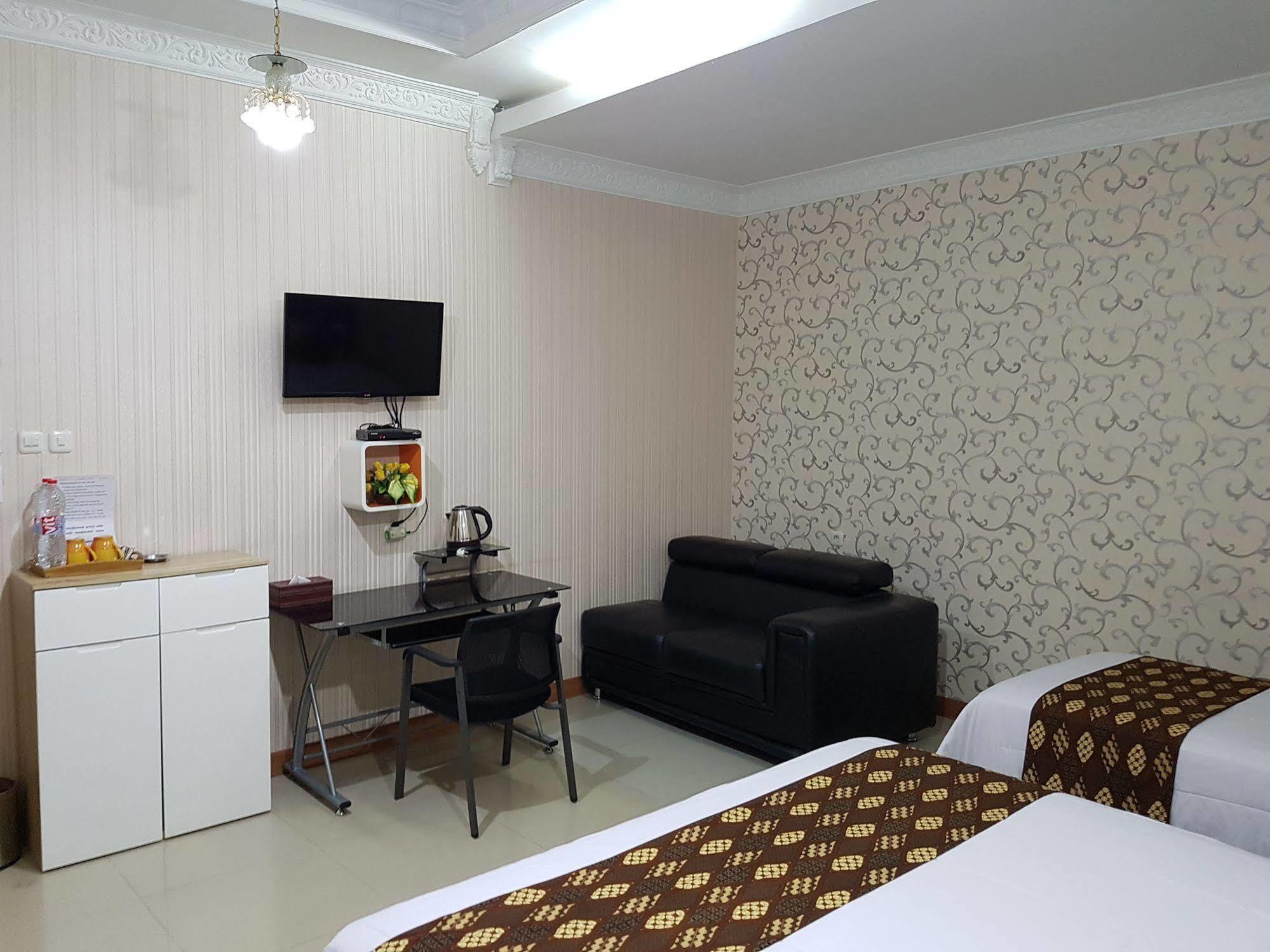 Rene Hotel Yogyakarta Bagian luar foto