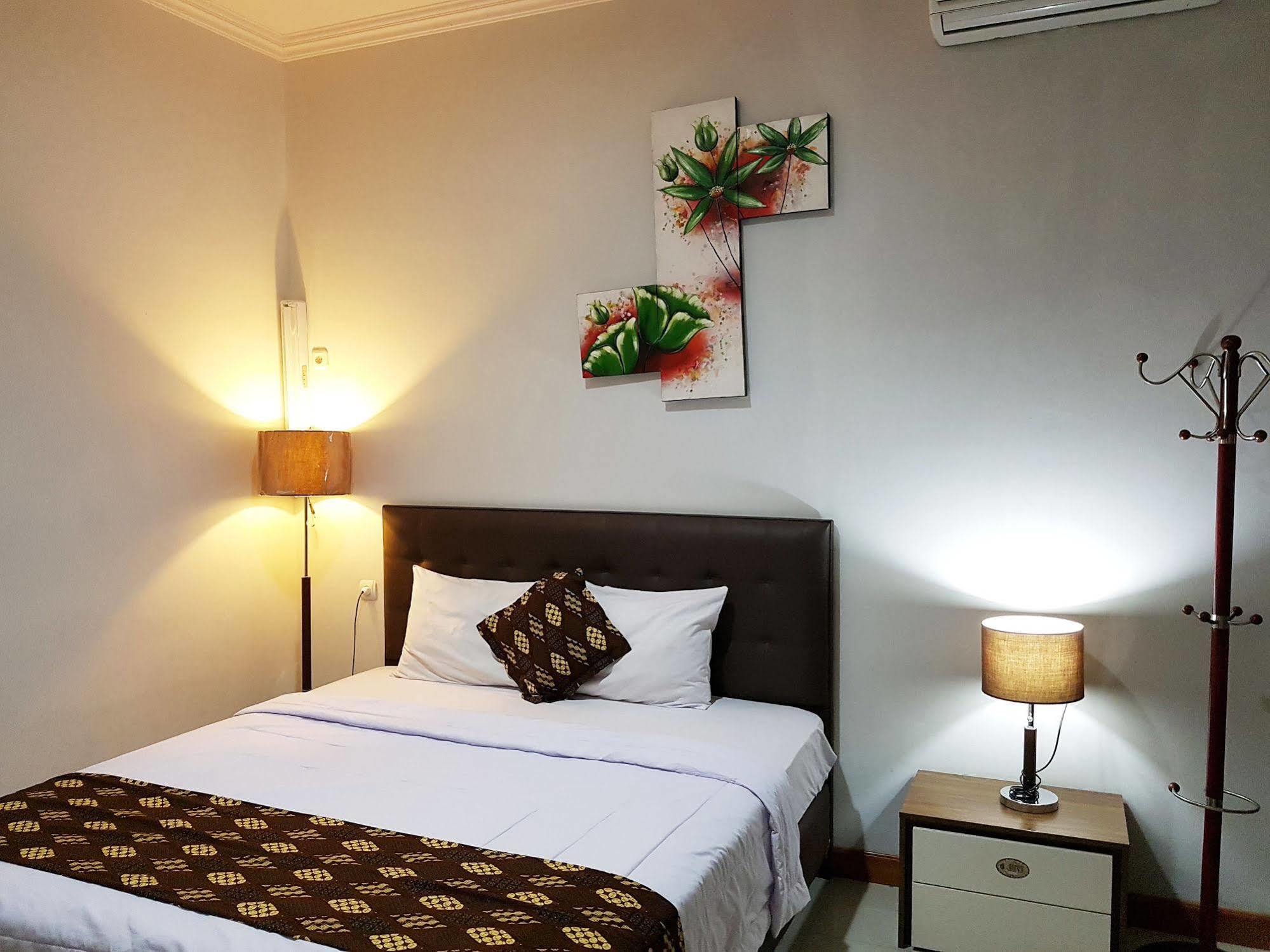 Rene Hotel Yogyakarta Bagian luar foto