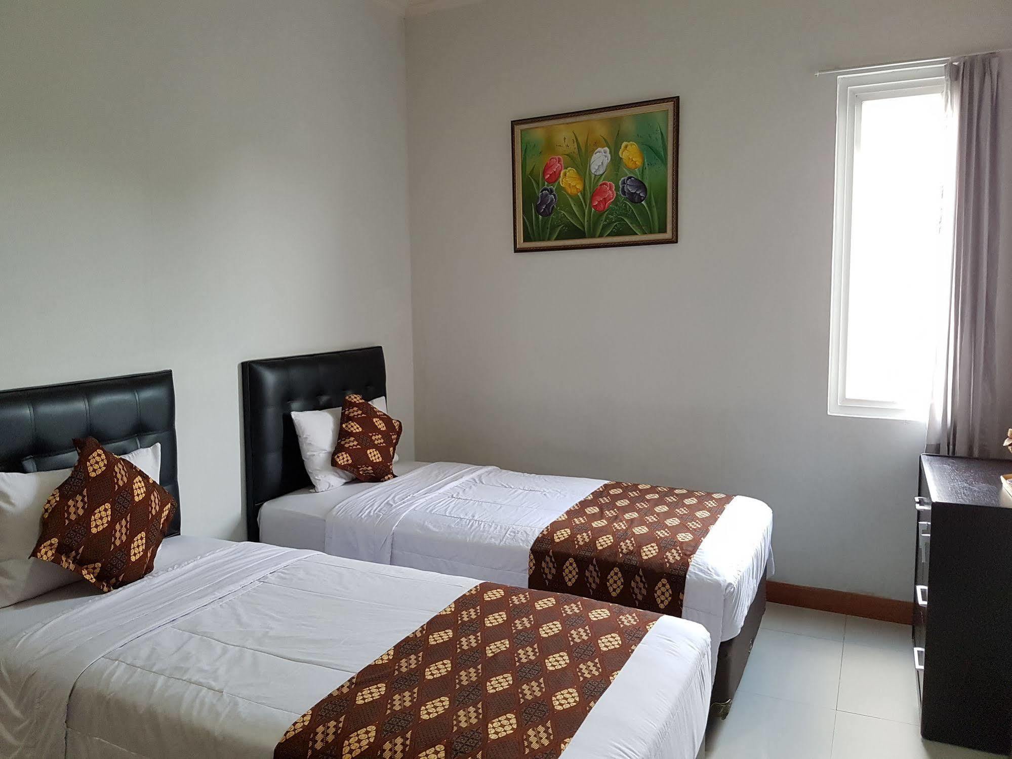 Rene Hotel Yogyakarta Bagian luar foto