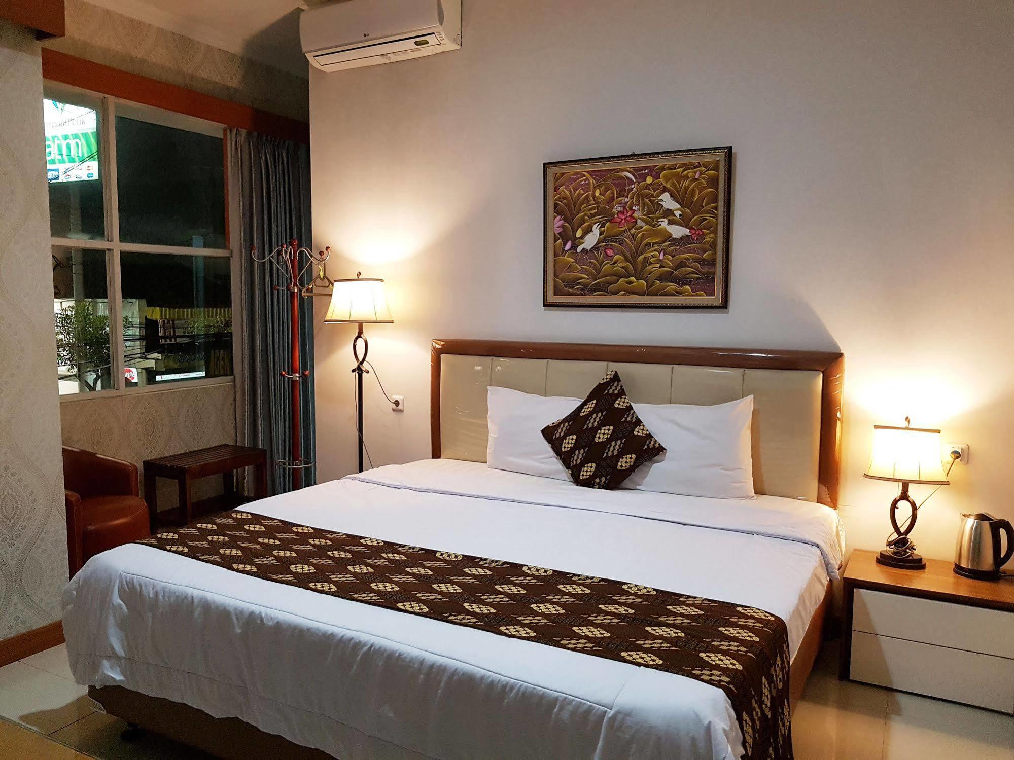 Rene Hotel Yogyakarta Bagian luar foto