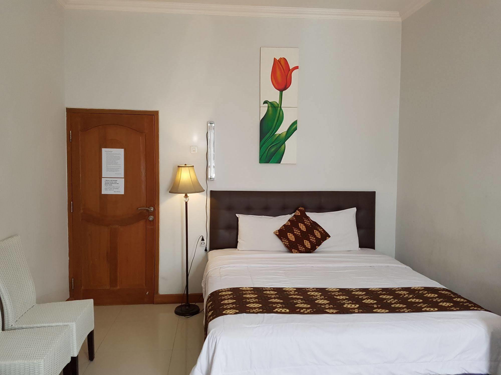 Rene Hotel Yogyakarta Bagian luar foto