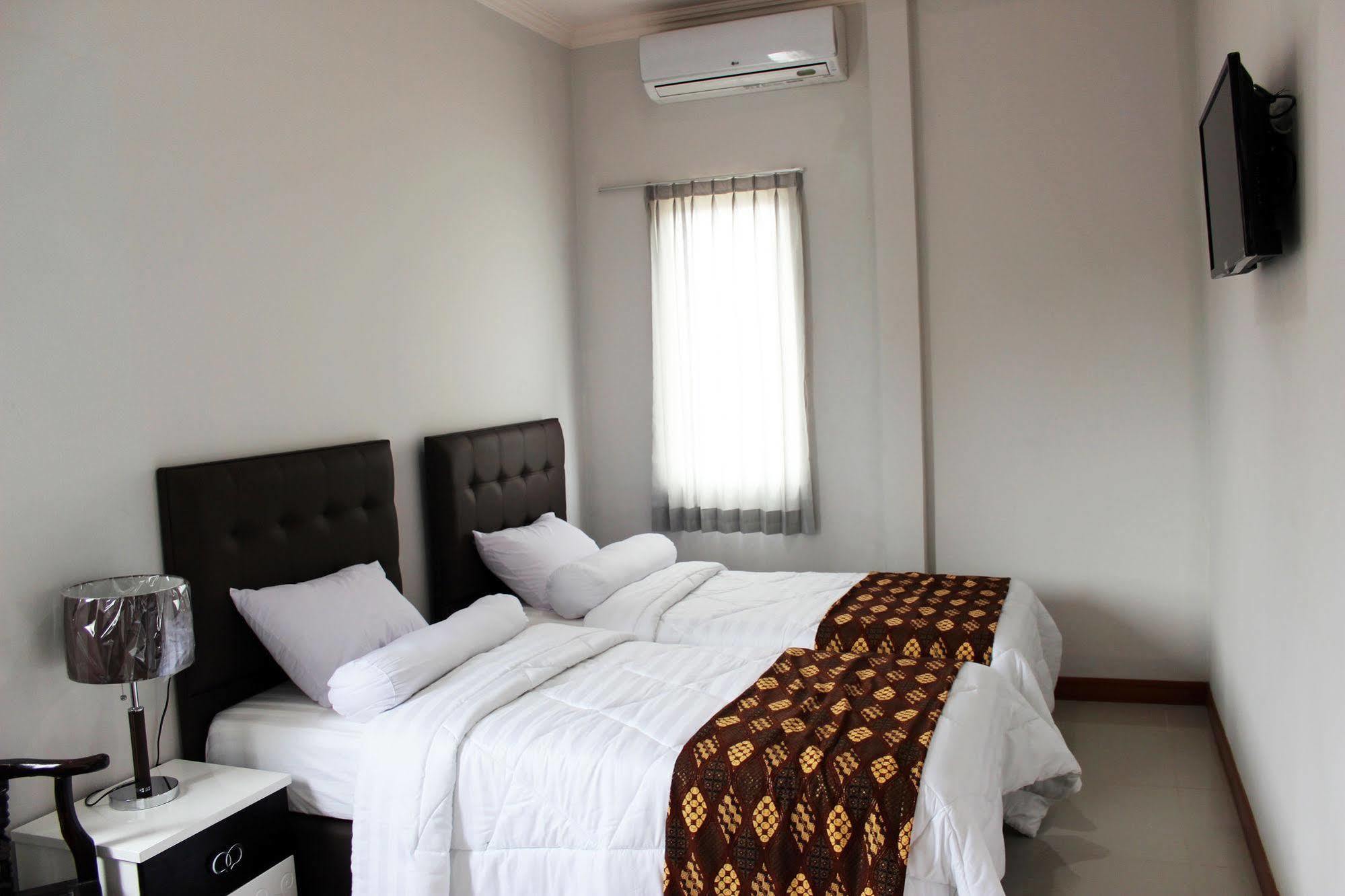 Rene Hotel Yogyakarta Bagian luar foto