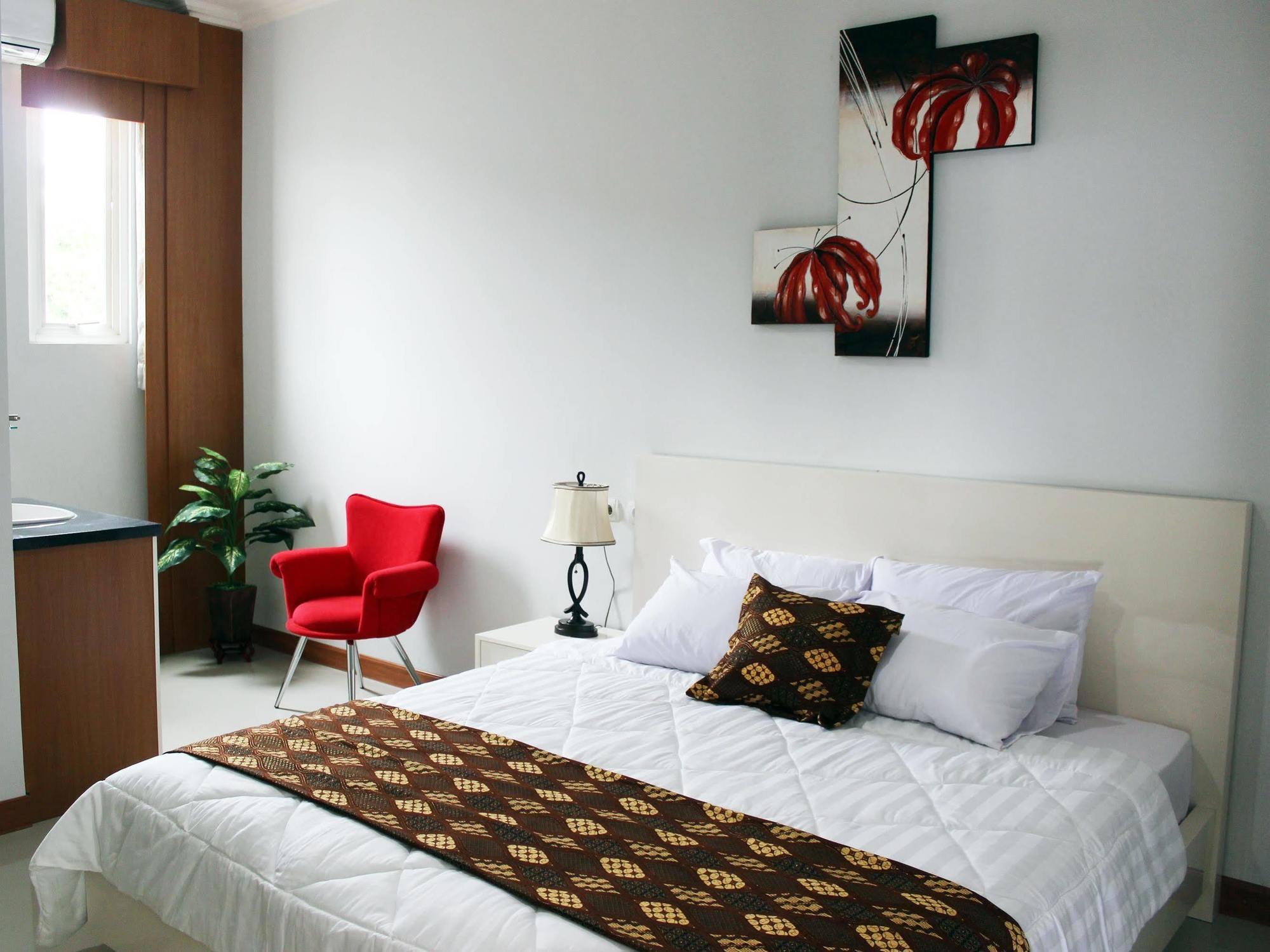 Rene Hotel Yogyakarta Bagian luar foto