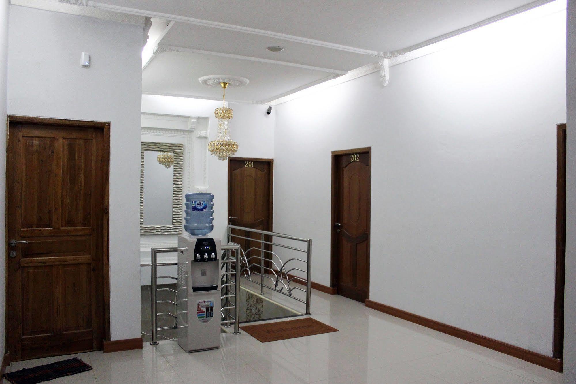 Rene Hotel Yogyakarta Bagian luar foto