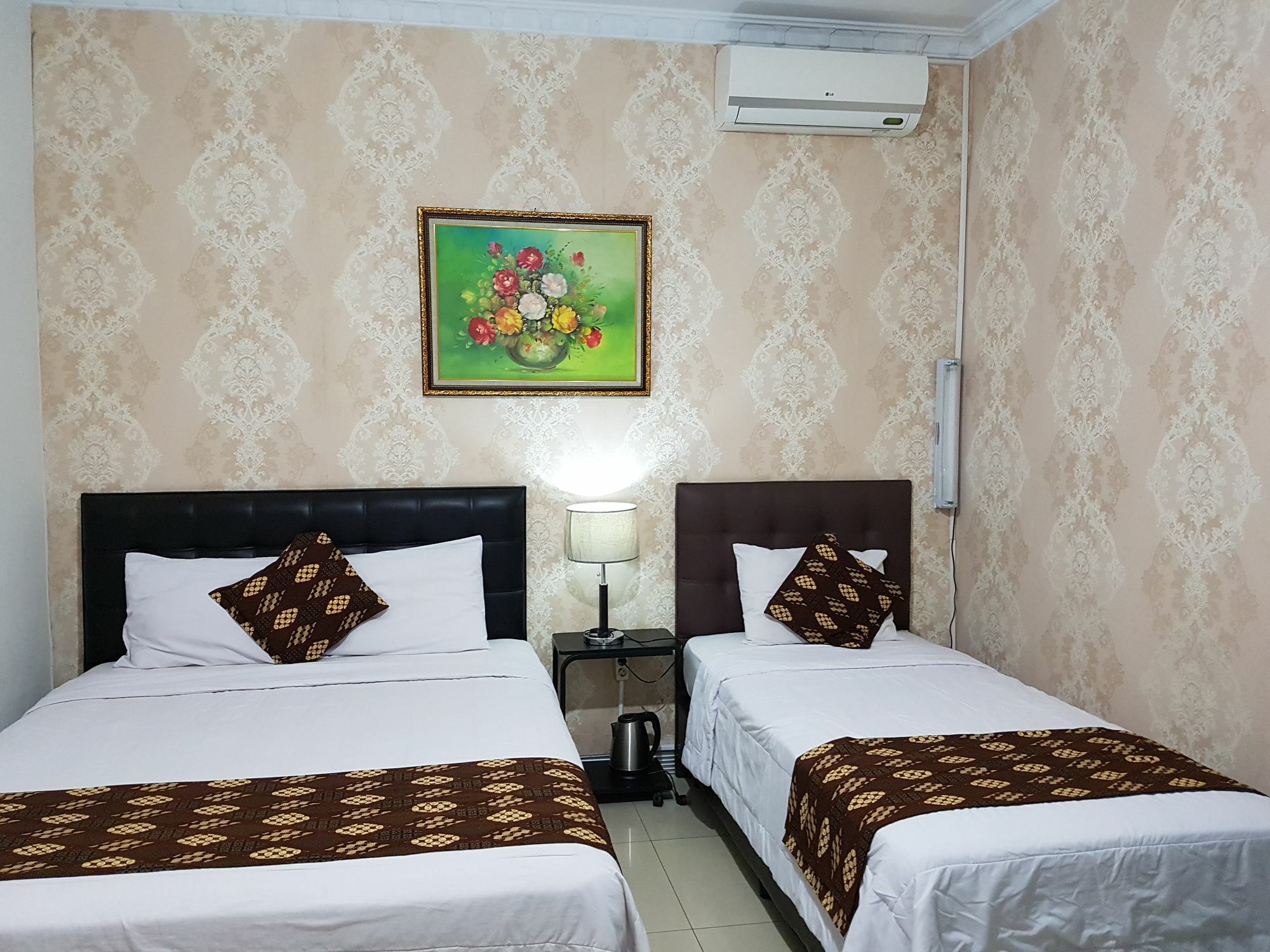 Rene Hotel Yogyakarta Bagian luar foto
